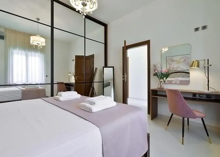 Chania Boutique - Steps From The * Ханья