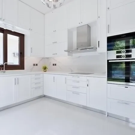 Chania Boutique - Steps From The Villa