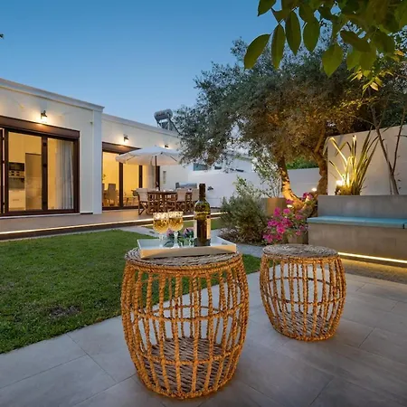 Chania Boutique - Steps From The ハニア