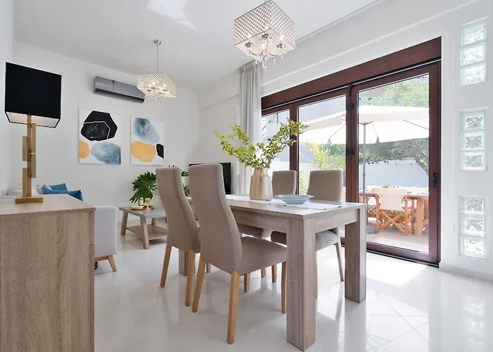 Chania Boutique - Steps From The Villa *