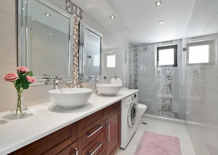 Chania Boutique - Steps From The * La Canea